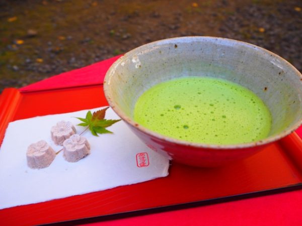 お菓子に使われている抹茶（薄茶）の入れ方と日本茶・抹茶の違い